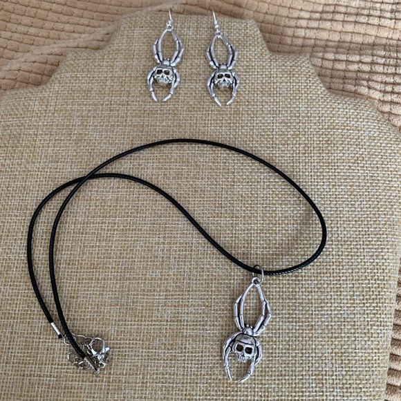 Spider skull earrings with sterling ear wires NWT - Picture 4 of 7